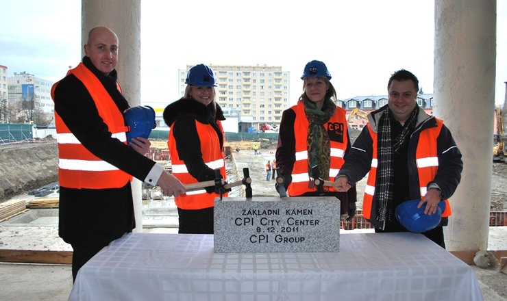 STAVBA OLOMOUCKEHO CLARIONU PRAVE ZACALA